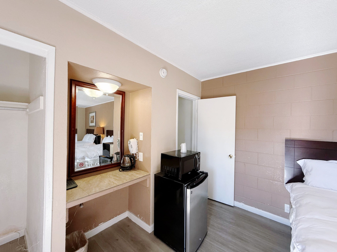 Others 5, Royal Inn & Suites, Riverside