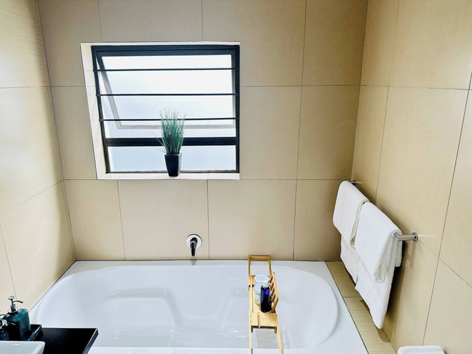 Bathroom amenities, Staycation With Back Up Power, Ekurhuleni