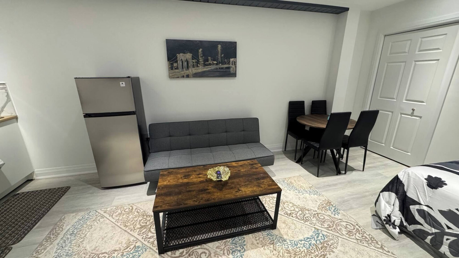 Living room, Cozy Studio Retreat in Scenic Georgina, Canada, York