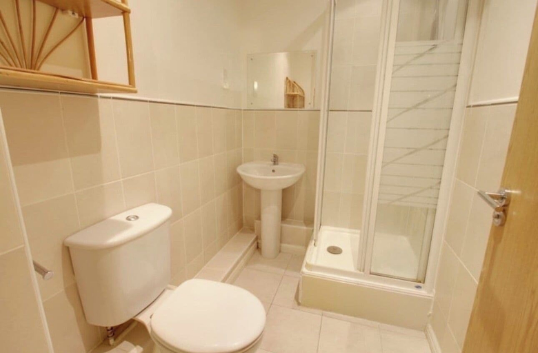 Bathroom 5, 2 Double Bed Flat, En-suite, Top Floor, With Private Parking, Hertfordshire