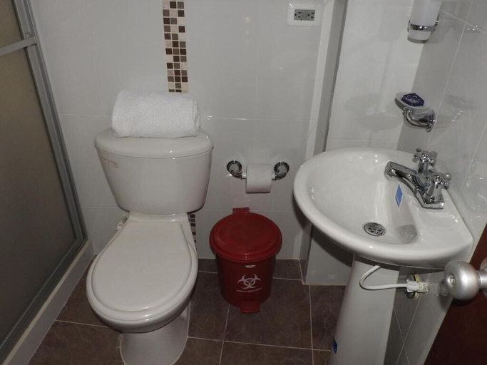 Bathroom 3, Hotel Angasmayo, Ipiales