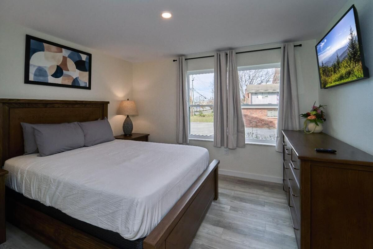 Room 4, The Ruby 101, Sevier