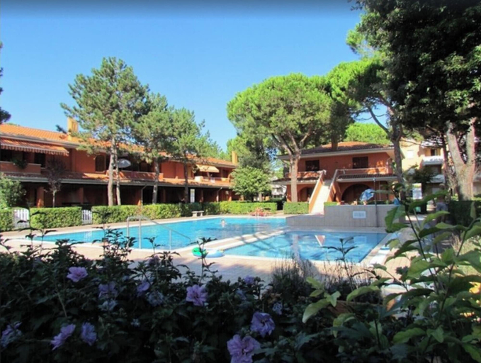 Others 1, Apartment with shared pool in quiet village, Venezia