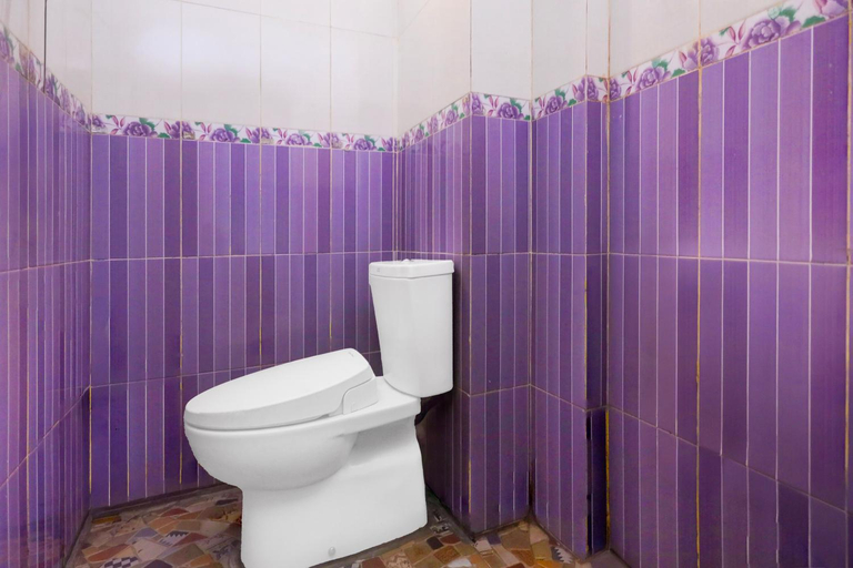 Bathroom 5, Hotel O near RSUD Embung Fatimah formerly Lebron Inn, Batam