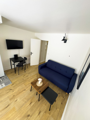 Living area 5, celine 7, Paris
