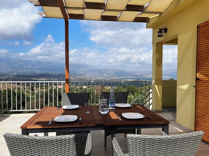 Others 3, 2 Apartments Sharing Garden and Pool, Crete