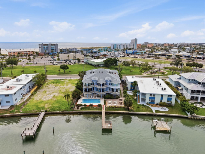 Exterior & Views 2, Amadeus 2, Pinellas