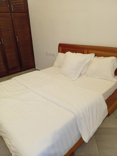 Room 4, Résidence Prestige KGV Appt 301, Wouri