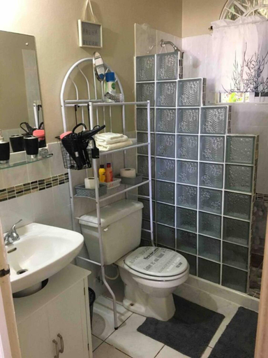 Bathroom, 1 Bed Villa - Sleeps 2 - Garden - Parking - Wifi