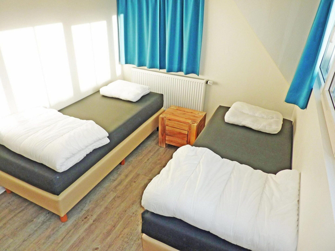 Room 5, Luxury Home in Zeeland With Infrared Sauna, Sluis