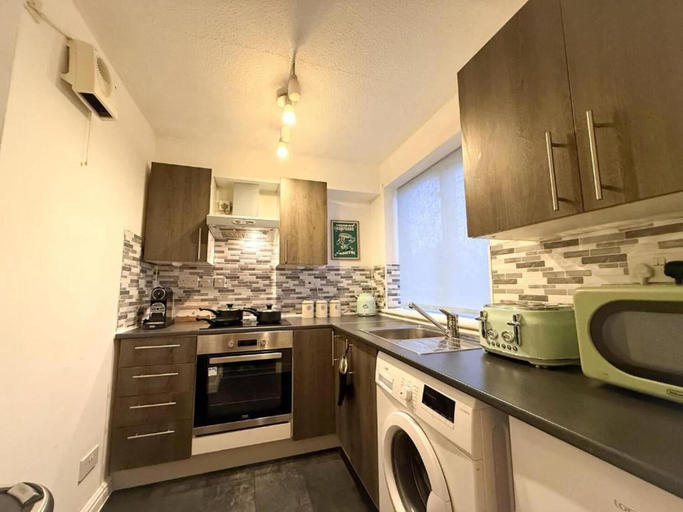 Private kitchen 4, 1 Bed - Sleeps 4 - Wifi & Free Parking, Surrey