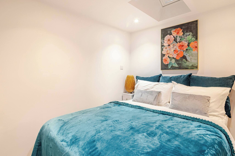 Room 5, Skylight Studio Near Hospital, Cambridgeshire
