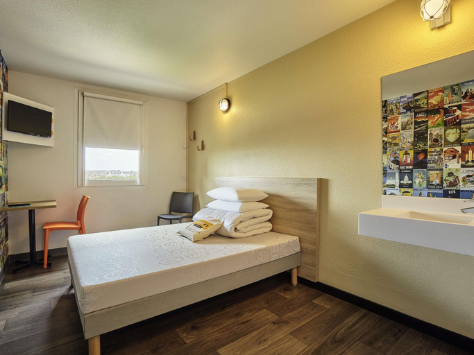 Bedroom 2, hotelF1 Laval, Mayenne