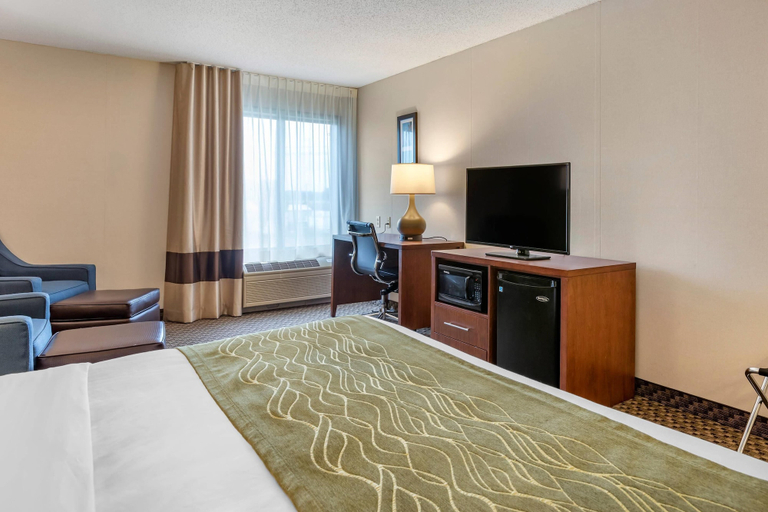 Bedroom 4, Comfort Inn Charlotte, Eaton