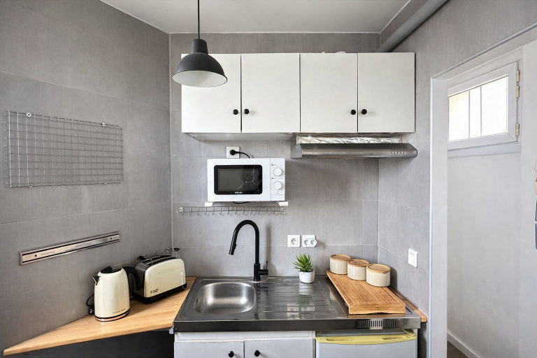 Private kitchen 5, Luxueux 2 pièces près du Parc Monceau, Paris