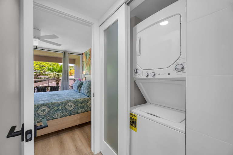 Room 5, 2 2 New Designer Beachside Resort Vistas, Maui
