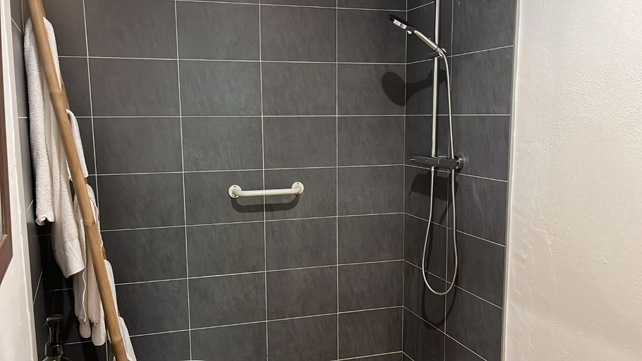 Bathroom 4, Hostal La Riera de Peratallada, Girona