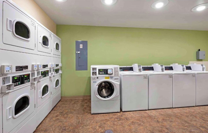 Laundry, Motel 6 Suites Cincinnati Sharonville, OH, Cincinnati