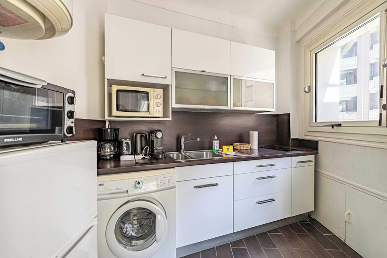 Private kitchen, A/C apartment with balcony- 2BDR/4P - Cannes/Beach, Alpes-Maritimes