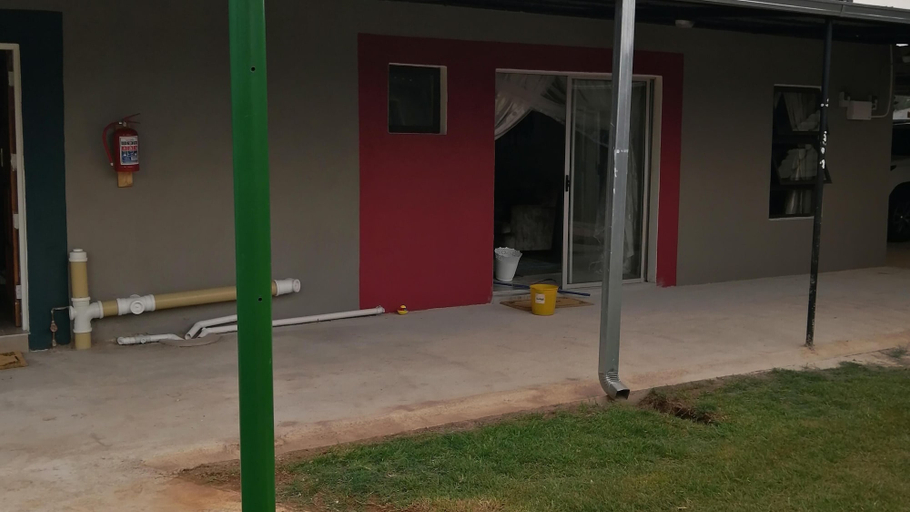 Exterior & Views 2, Room-immaculate and Beautiful Chalet - f, Ekurhuleni