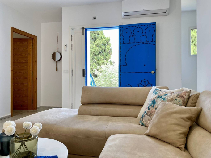 Living room 5, Charming Apartment in Historic Carthage With Modern Comforts, Carthage