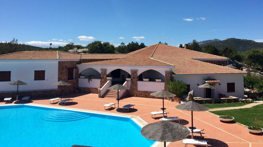 Pool 2, Chic Villa Antonina One Bedroom Unit 6 Sleeps 4, Olbia-Tempio