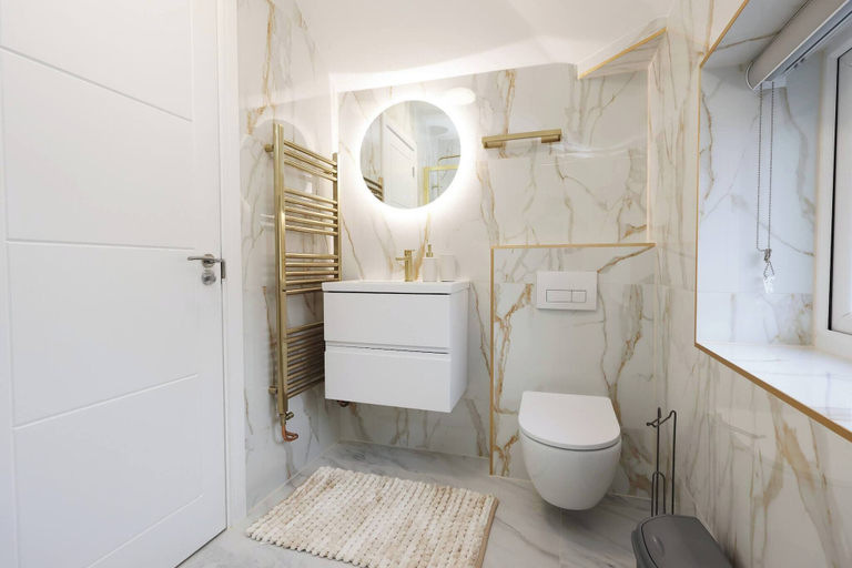 Bathroom 2, Modern 5BR Home new, South Gloucestershire
