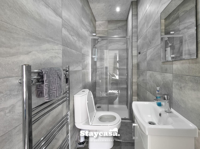 Bathroom 2, Cowesby Co-Living - Private Room Self-Cater, Manchester