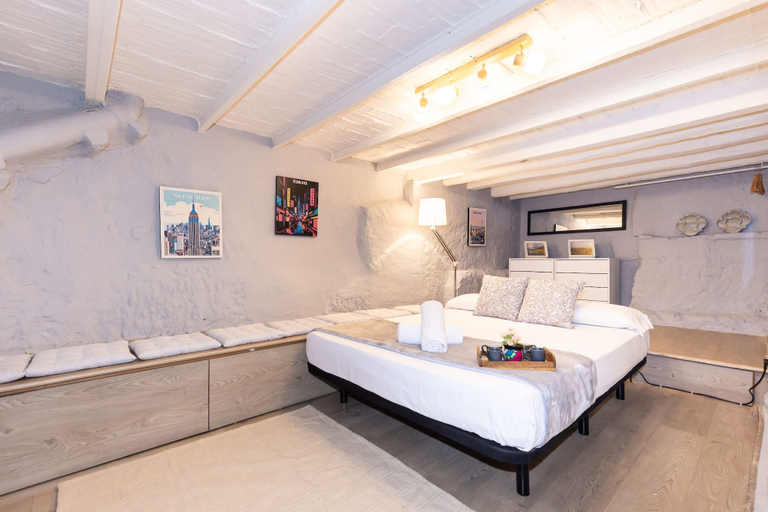 Room 2, Apartment by the Cathedral - Unik Vacation, Tarragona