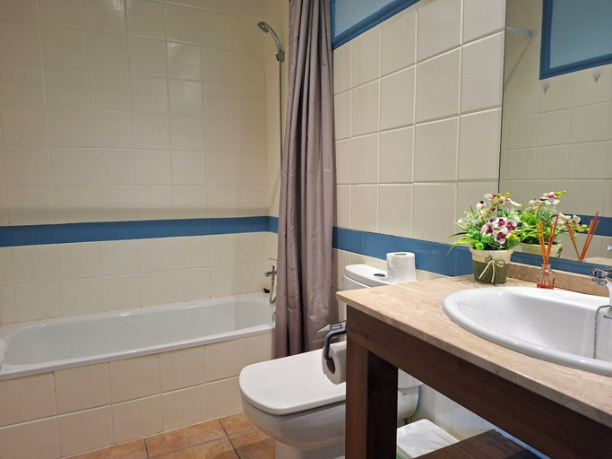 Bathroom 3, Hotel Al Riu, Barcelona