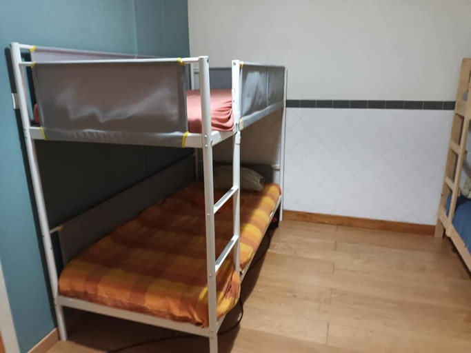 Others 2, Room-bed6 in a 6-bed Mixed Dormitory roo, Sintra