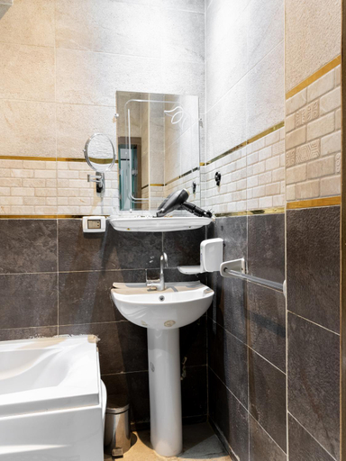 Bathroom 3, Enter Pyramids Inn, Al-Ahram