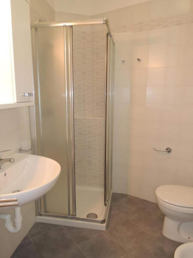 Bathroom, Quiet Beachside Flat With sea View, Udine