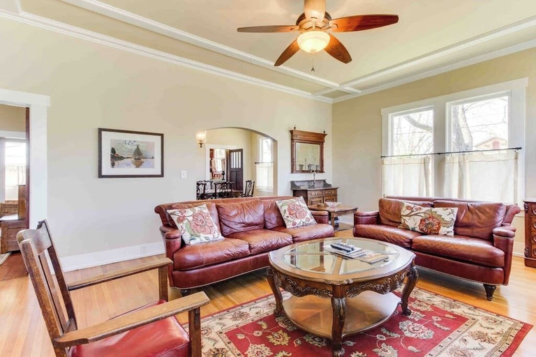 Interior, Historic Craftsman Circa 1923 - Walk to Wineries & Downtown, Antique Decor, Gillespie