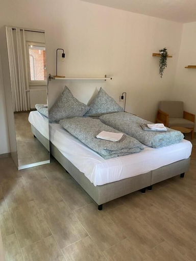 Room 5, Fischerspfad, Aurich