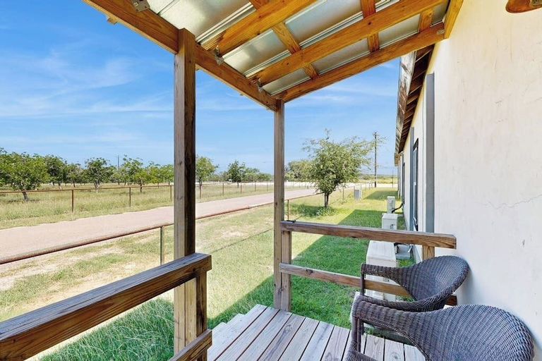 Terrace/patio 3, Five Dog-friendly Suites on Hwy 290 Wine Trail, Gillespie