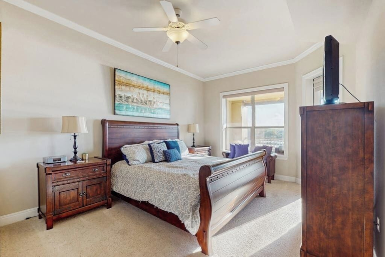 Room 2, Waterfront Condo With Furnished Balcony, Central AC, & Washer/dryer, Llano