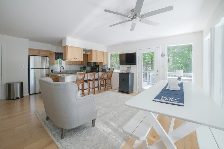 Interior 3, Spacious pet Friendly Waterfront House With Patio & Grill, Spotsylvania