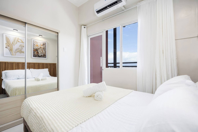 Room 5, Elegant Wood-accent Studio With Balcony, Lapu-Lapu City