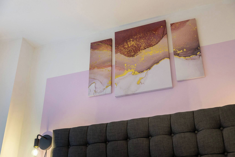 Living room 3, Spacious Condo - Central Manchester - Piccadilly - Local Attractions - Parking, Manchester