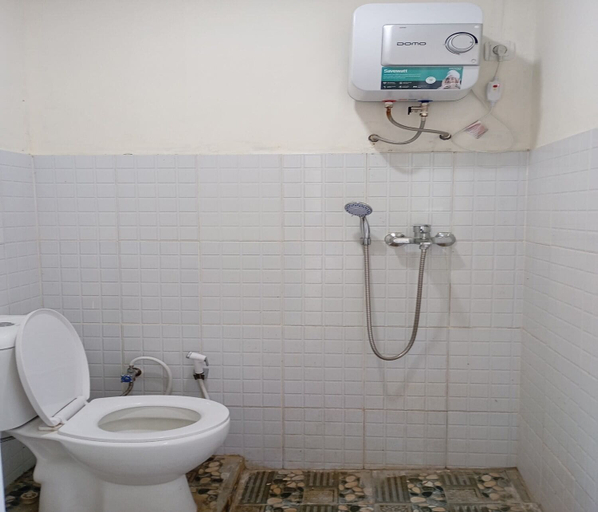 Bathroom, Cozzy Villa Lashyra Aulia Pangalengan, Bandung