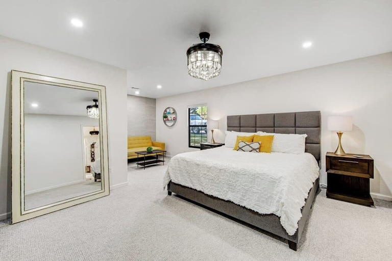 Room 4, Spacious & Elegant Haven With Huge Yard, Updated Interior, AC, & Fast Wifi, Llano