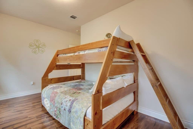 Room 3, Wonderful Lake-view Home With Game Room & Firepit, Travis