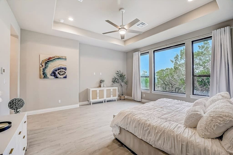 Room 4, Exquisite Dog-friendly Home With Balcony, Enclosed Yard, Central AC, & W/D, Travis