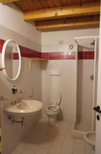 Bathroom 4, Ostello Riifugio Trifiglio, Bergamo