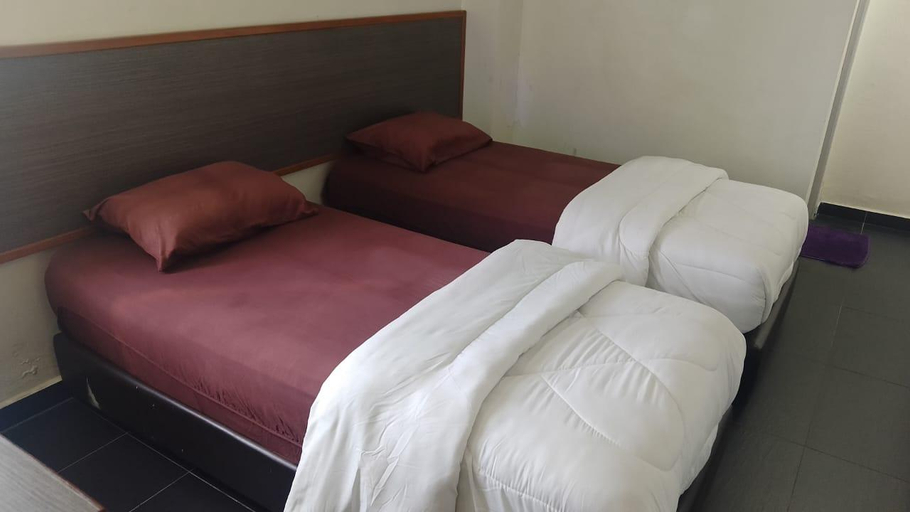 Bedroom 2, HOTEL BLUEWATER, Mersing