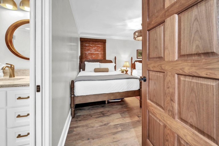 Room 2, Pinnacle Port C3-701, Bay