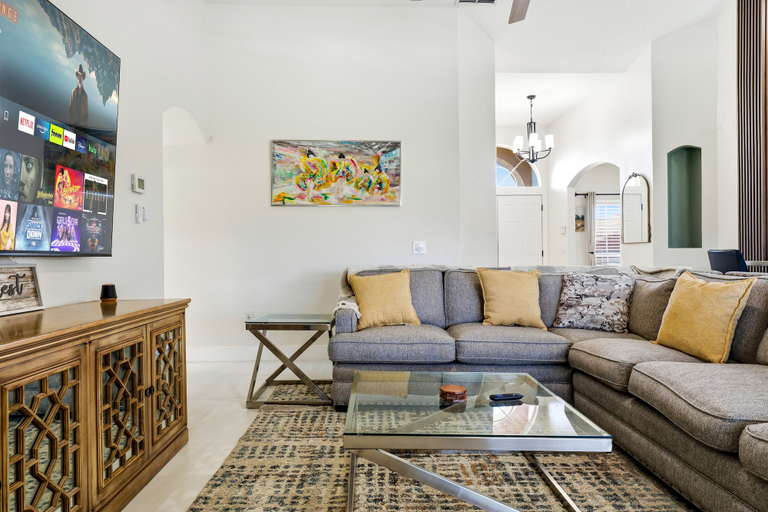 Living area 2, Renovated 4BR Villa with Private Pool, Polk