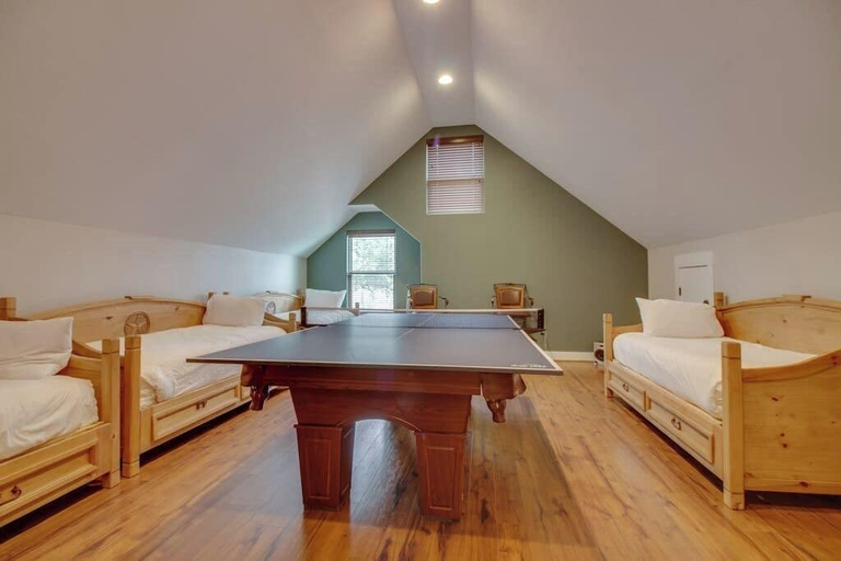 Room 2, Lakefront Home With Wifi, Entertainment, Dock & Lake Views - Dogs OK, Burnet