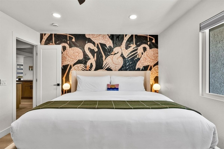 Room 5, Modern Retreat 3br/2ba Designed for Both Relaxation and Productivity!, Riverside